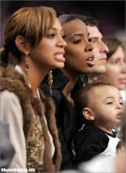 la soeur de beyonce et kelly avec un adorable boud chou